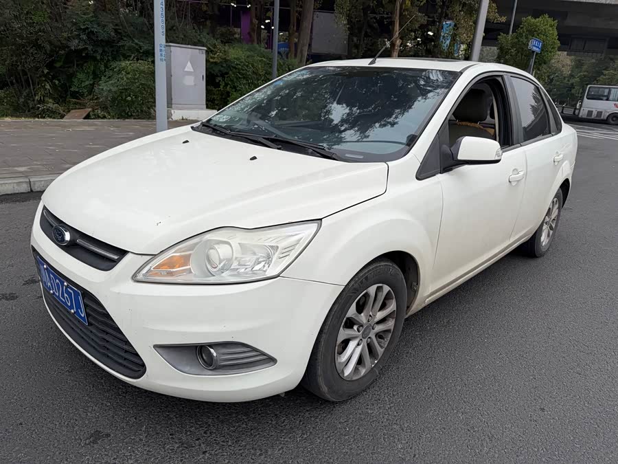 Ford Focus 2014 car image #2