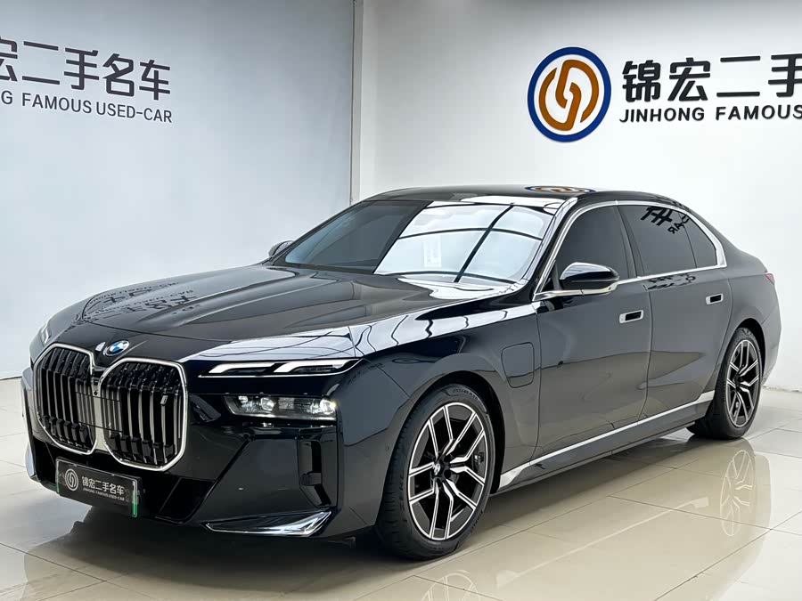 BMW i7 2023 صورة سيارة #2