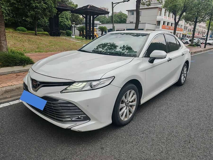 Toyota Camry 2019 car image #2