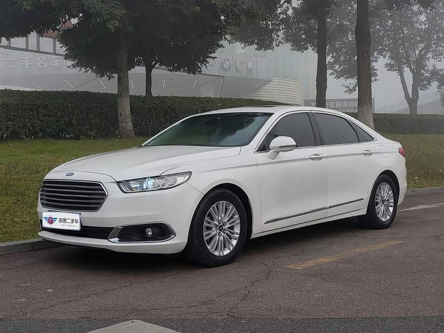 Ford Taurus 2019 car image #2