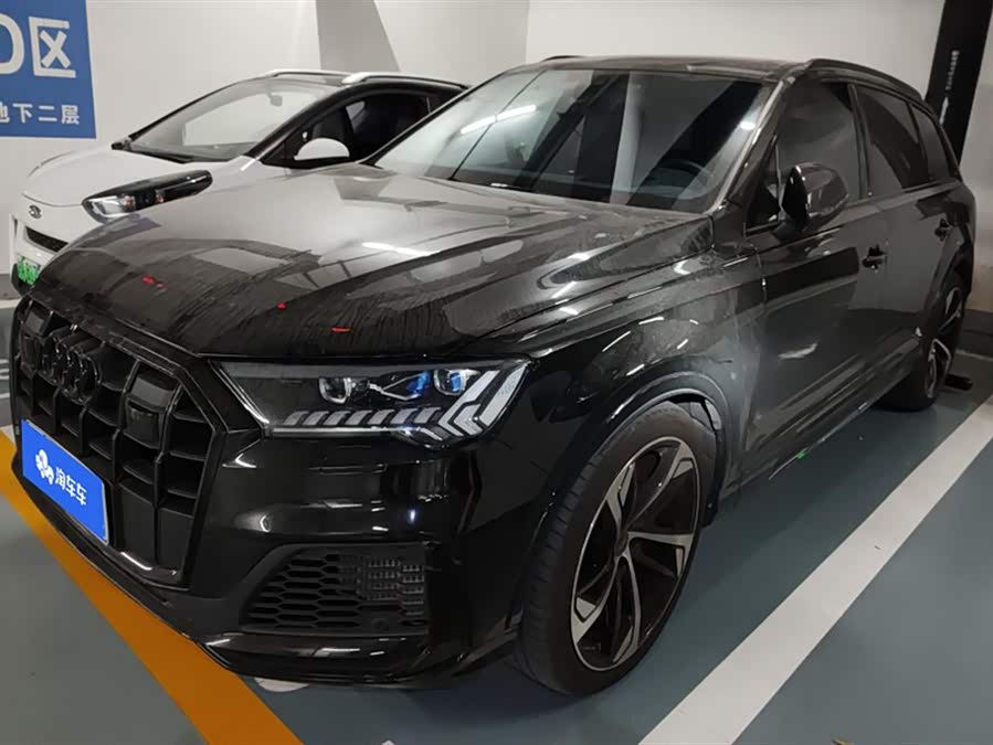 Audi SQ7 2024 car image #2