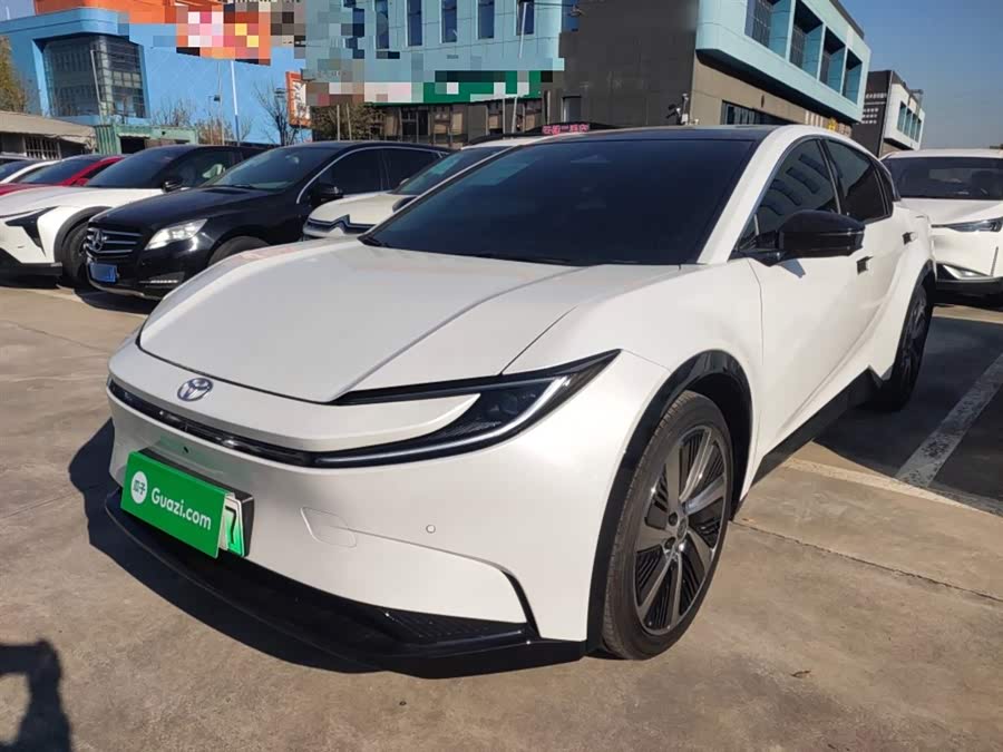 Toyota bZ5 2025 car image #2