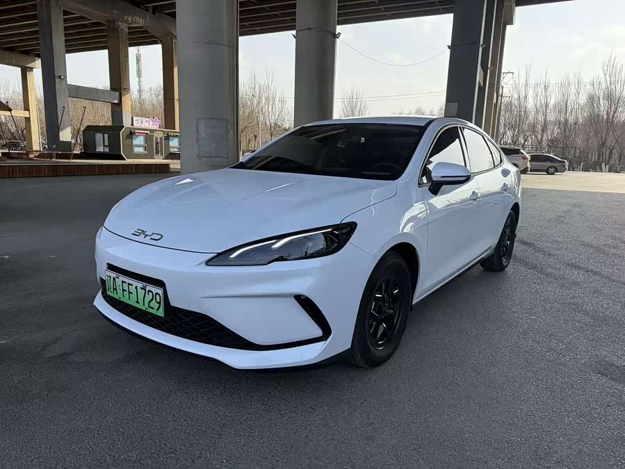 BYD Seal 05 DM-i 2025 car image #2