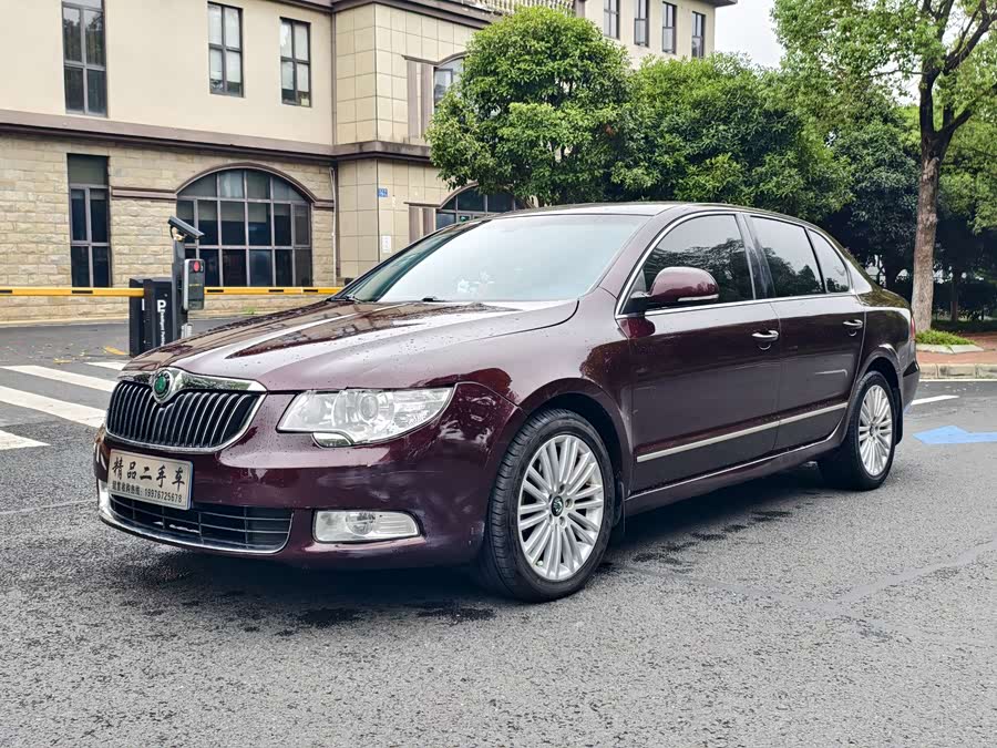 Skoda Superb 2011 immagine di auto #2