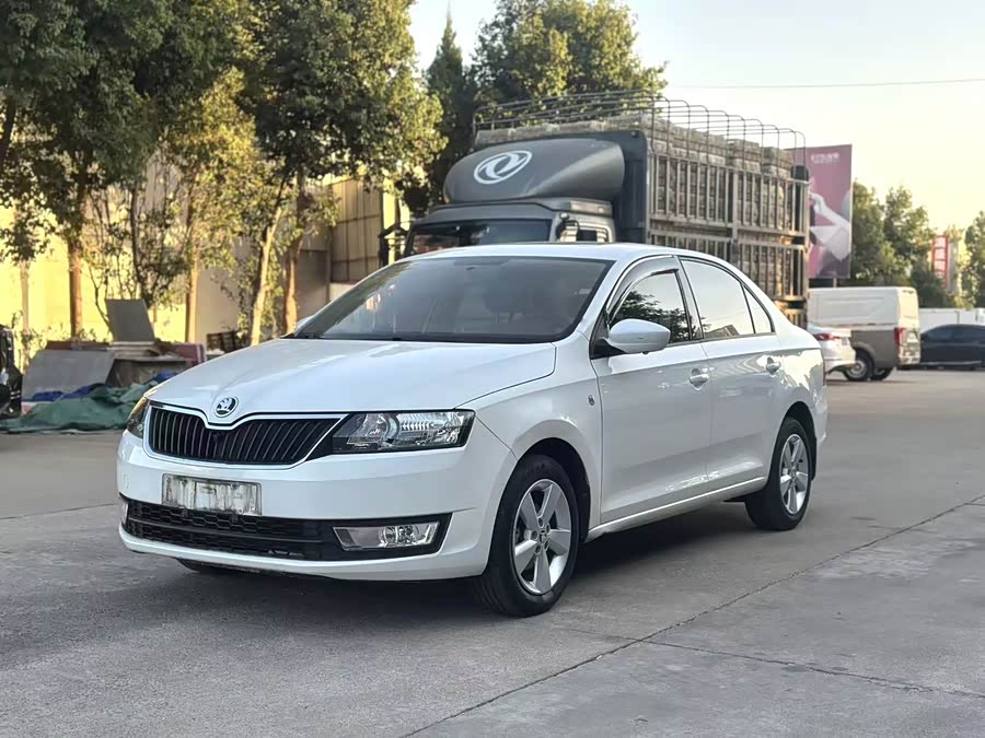Skoda Rapid 2017 car image #2