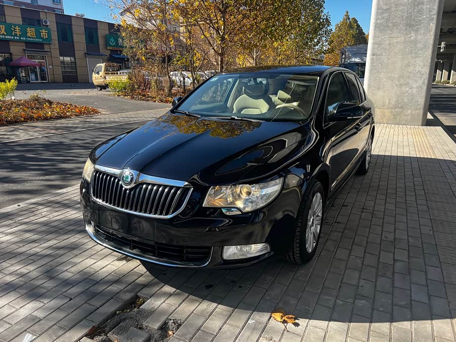 Skoda Superb 2013 car image #2