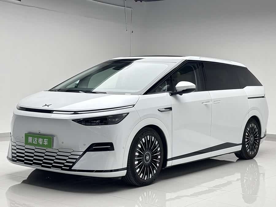 Xpeng X9 2025 صورة سيارة #2