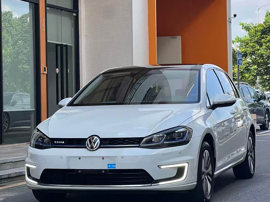 Volkswagen Golf Pure Electric 2020 car image #2