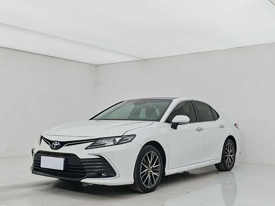 Toyota Camry 2022 car image #2