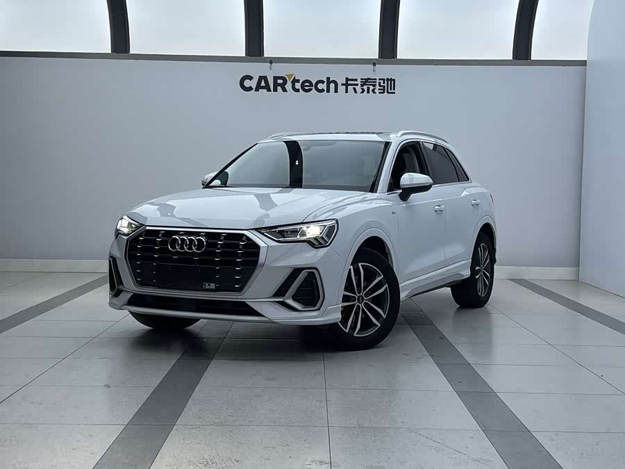 Audi Q3 2022 car image #2