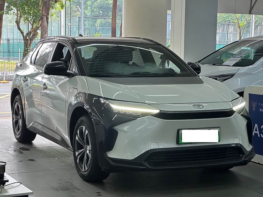 Toyota bZ4X 2023 immagine di auto #2