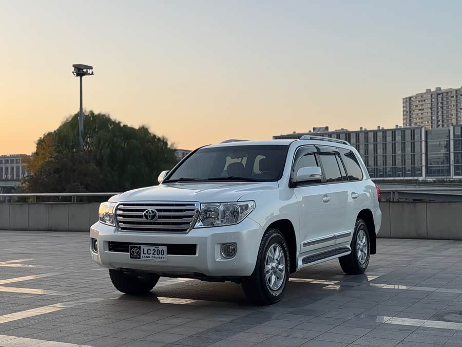 Toyota 2015 car image #2