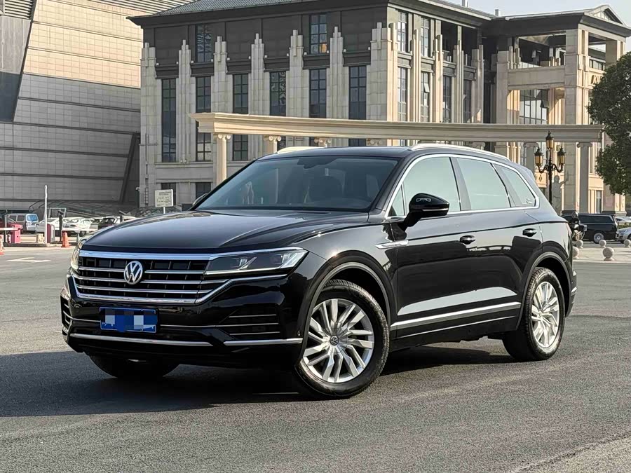Volkswagen Touareg 2019 car image #2
