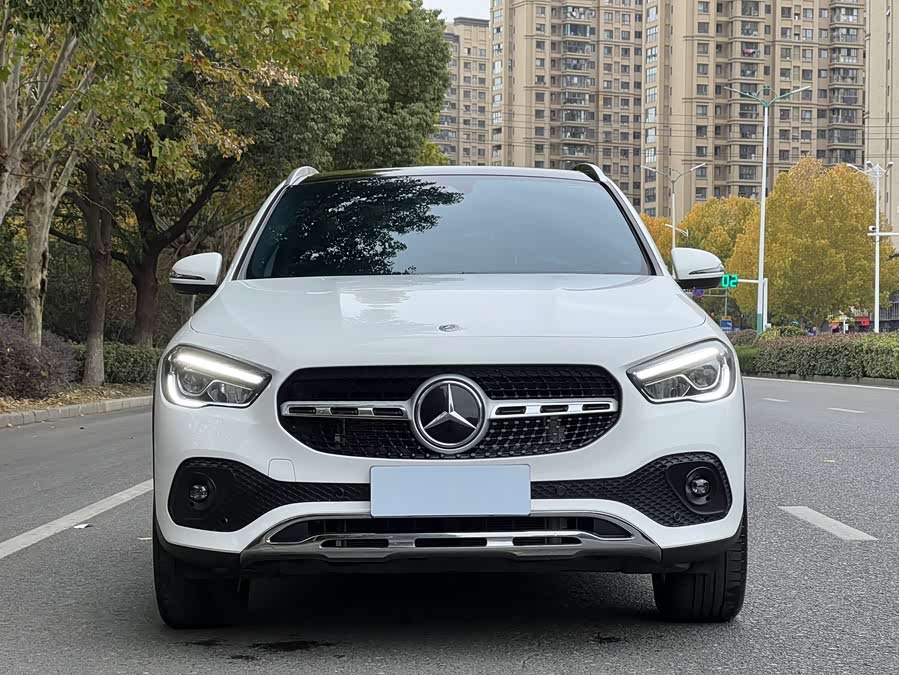 Mercedes-Benz GLA Class 2023 car image #2