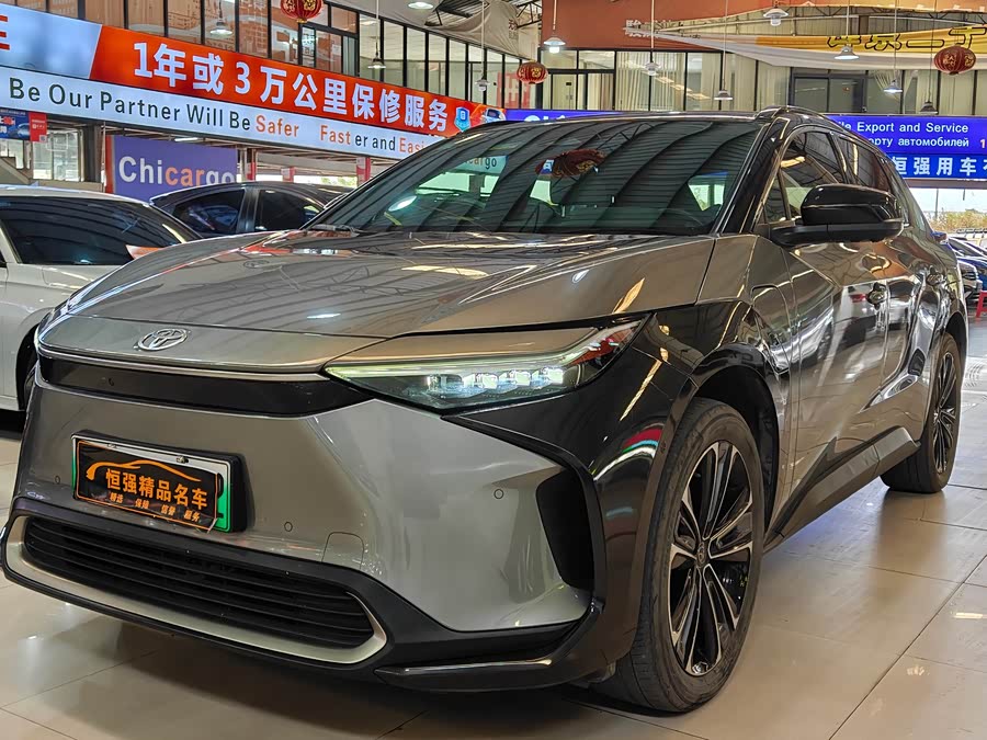 Toyota bZ4X 2022 immagine di auto #2