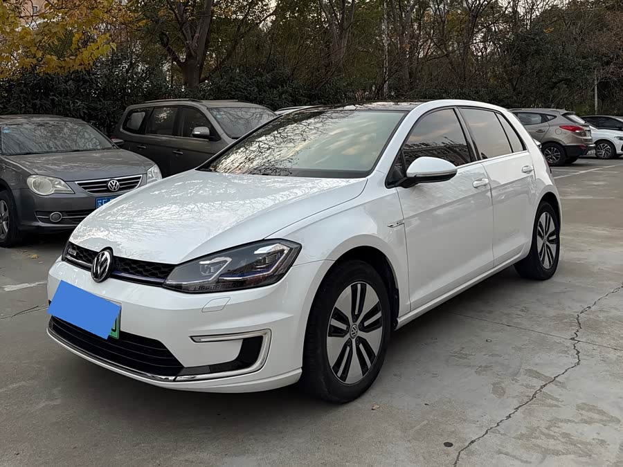 Volkswagen Golf Pure Electric 2020 car image #2