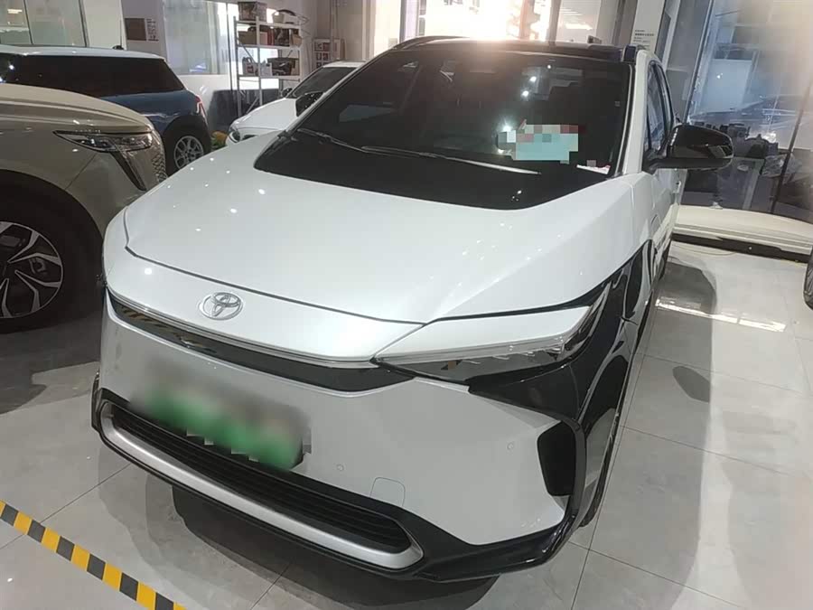 Toyota bZ4X 2022 immagine di auto #2