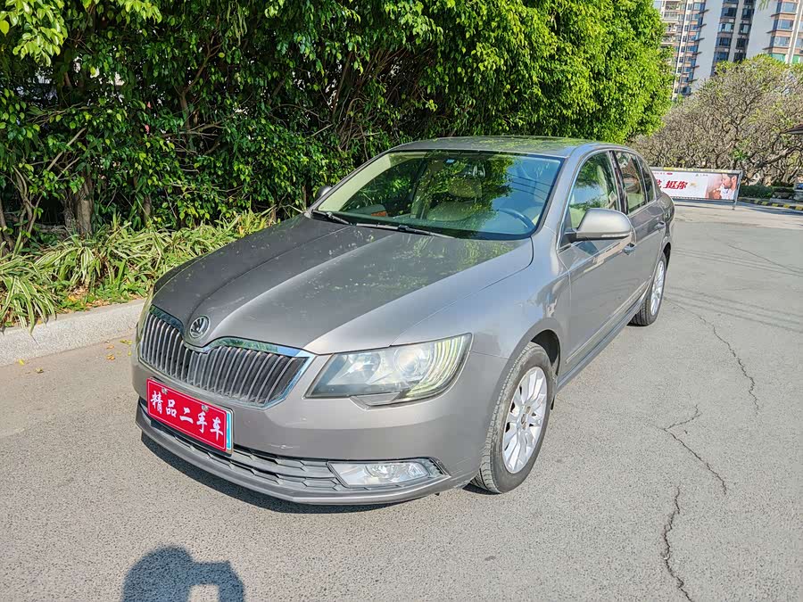 Skoda Superb 2014 car image #2