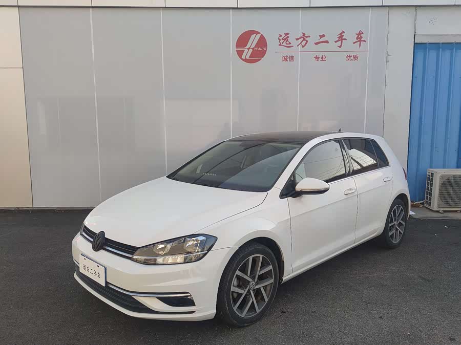 Volkswagen Golf 2020 car image #2