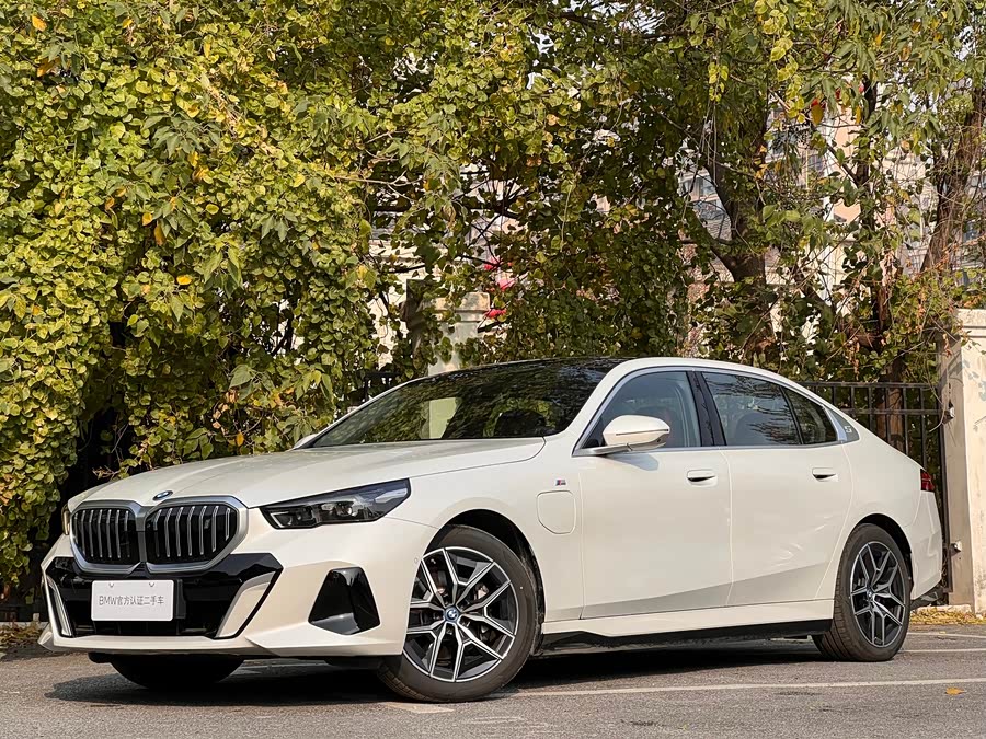 BMW i5 2025 immagine di auto #2