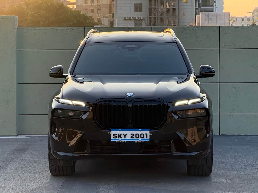 BMW X7 2024 immagine di auto #2