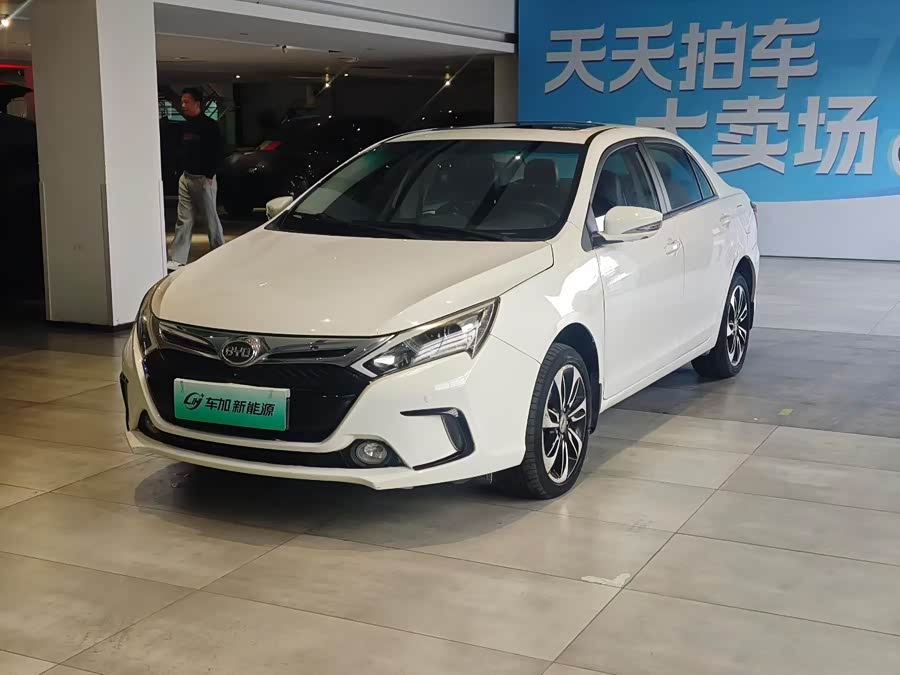 BYD Qin New Energy 2015 #2 BYD Qin New Energy 2015 car image #2
