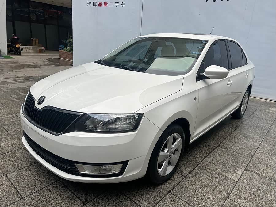 Skoda Rapid 2015 imagen de coche #2
