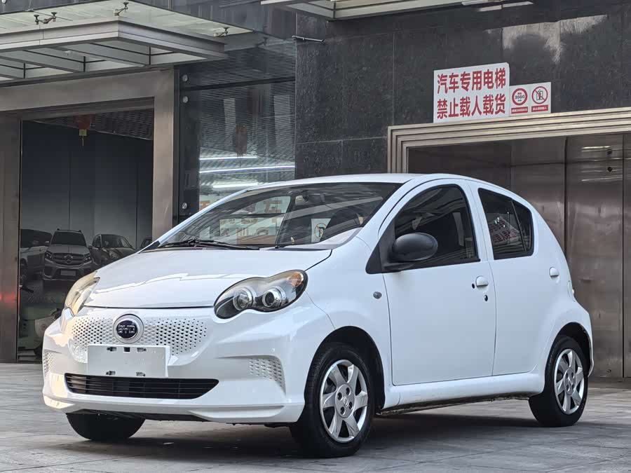 BYD e1 2019 #2 BYD e1 2019 car image #2