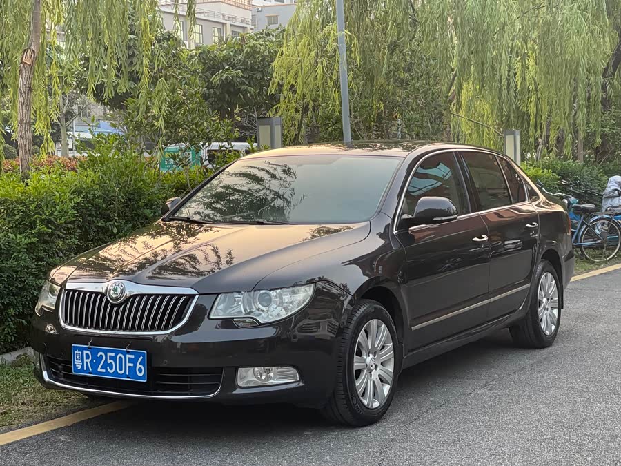 Skoda Superb 2012 immagine di auto #2