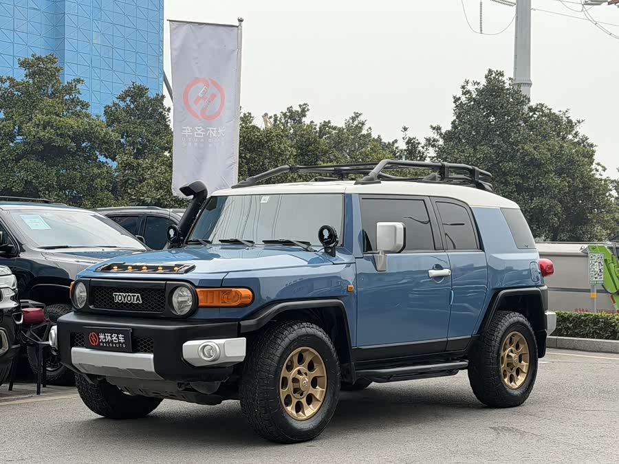 Toyota FJ Cruiser 2011 car image #2
