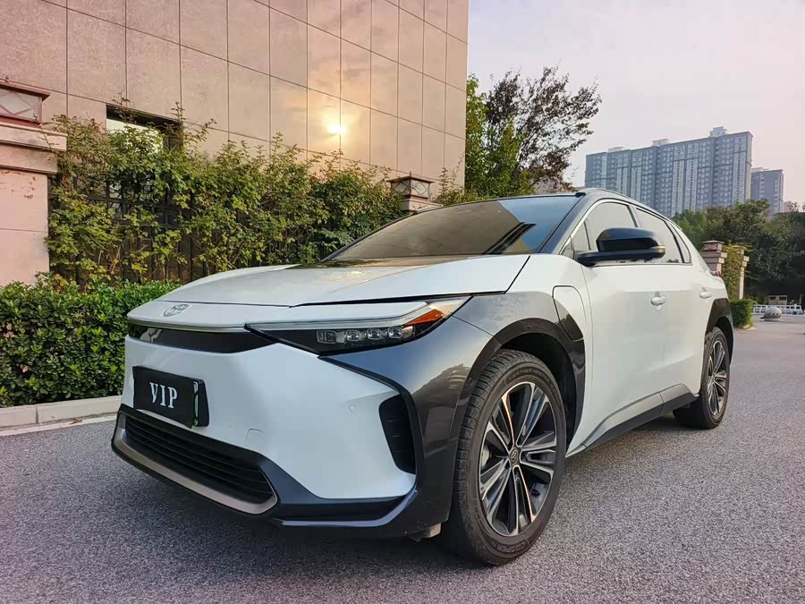 Toyota bZ4X 2022 immagine di auto #2