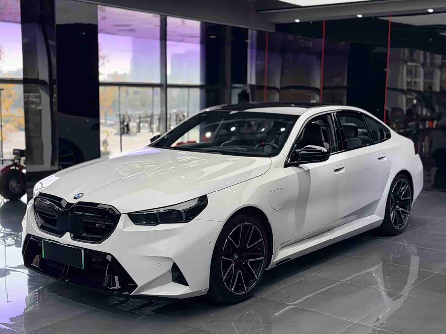 BMW M5 New Energy 2025 #2 BMW M5 New Energy 2025 car image #2