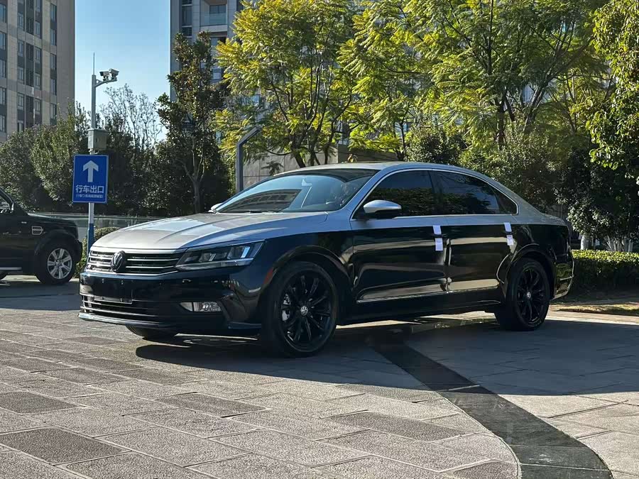 Volkswagen Passat 2017 car image #2