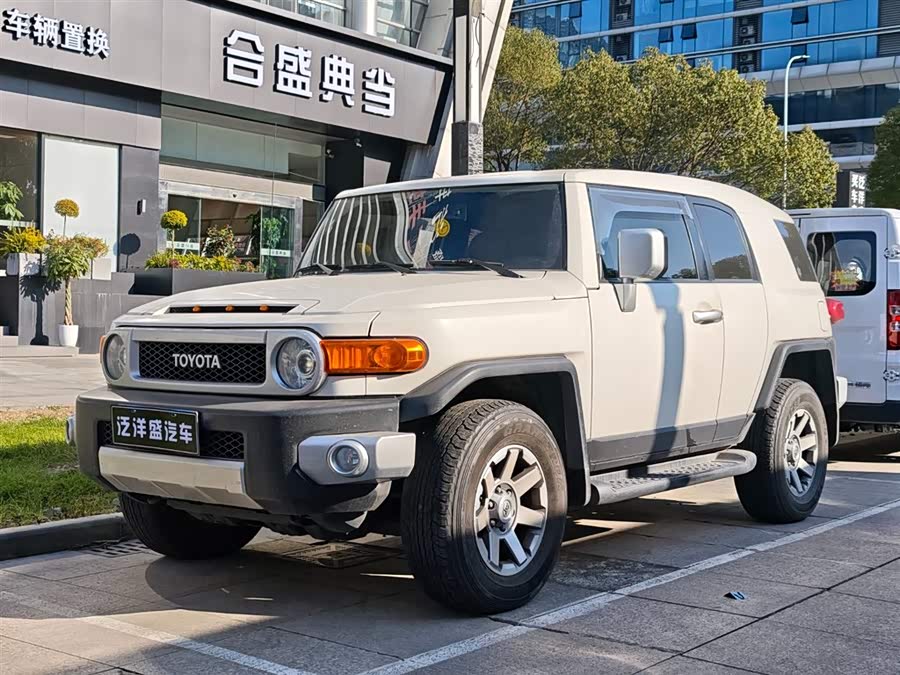 Toyota FJ Cruiser 2018 #2 Toyota FJ Cruiser 2018 car image #2