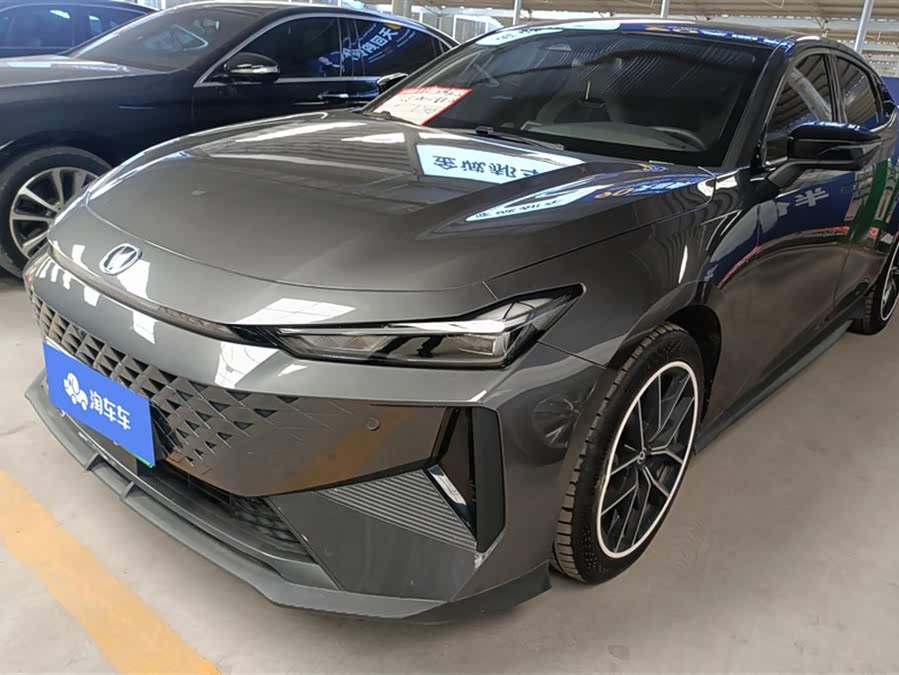 Changan UNI-V iDD 2024 car image #2