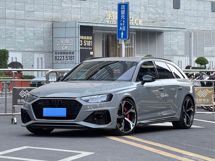 Audi RS 4 2022 car image #2