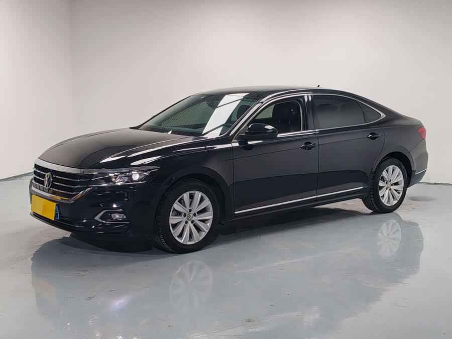 Volkswagen Passat 2019 car image #2