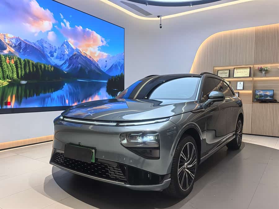 Xpeng G9 2023 car image #2