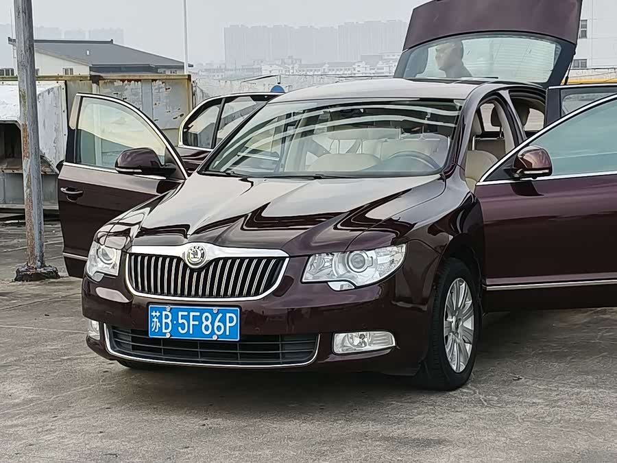 Skoda Superb 2012 imagen de coche #2