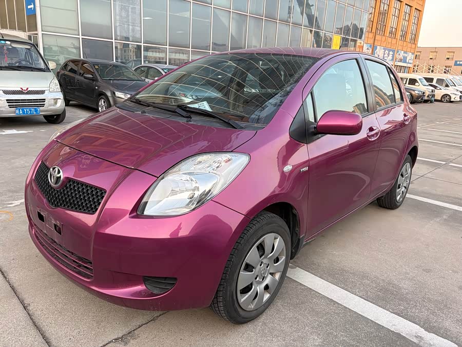 Toyota Yaris 2010 car image #2