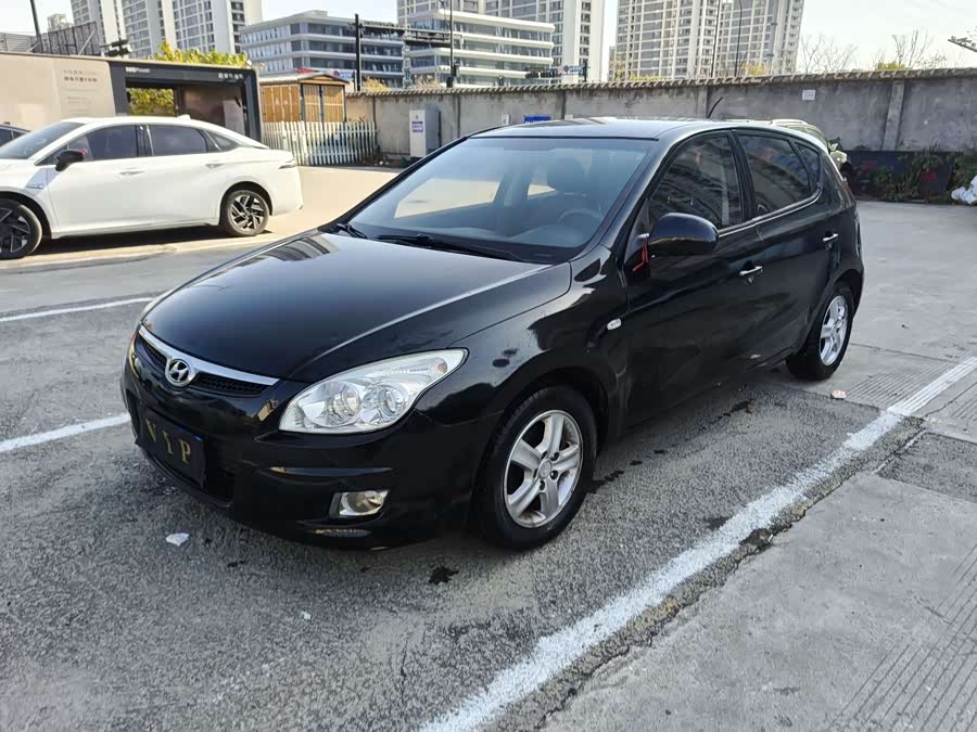 Hyundai i30 2010 car image #2