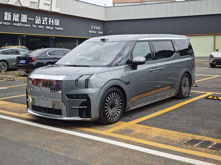 极氪 极氪009 2024 汽车图片 #2