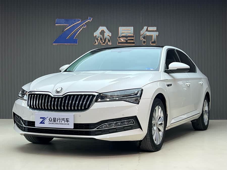 Skoda Superb 2020 car image #2
