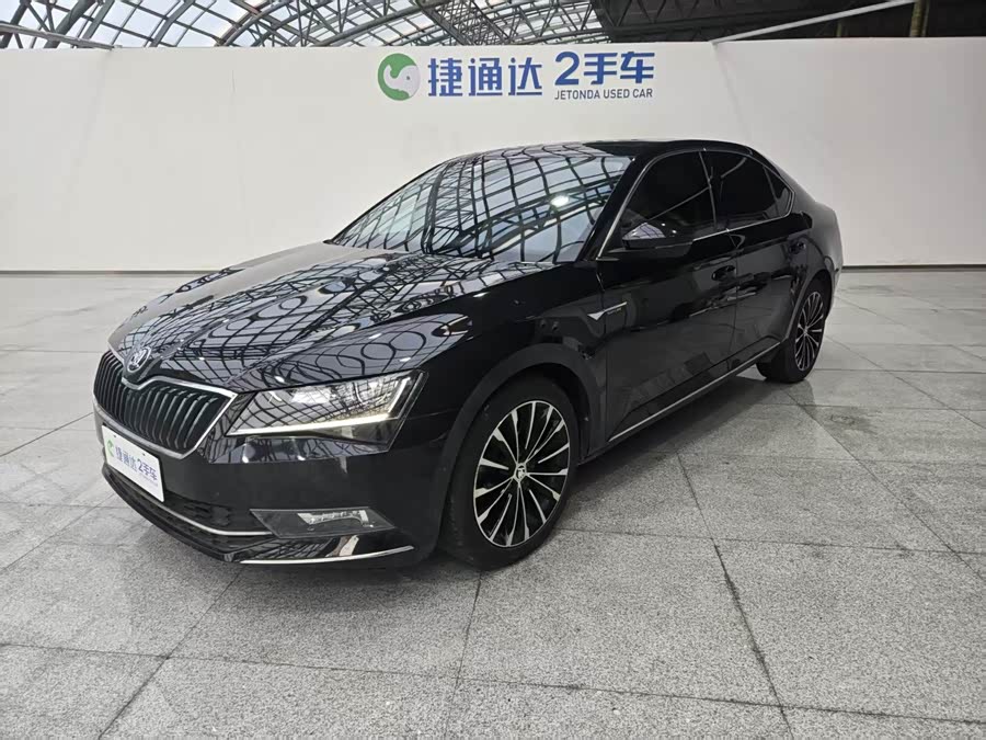 Skoda Superb 2016 car image #2