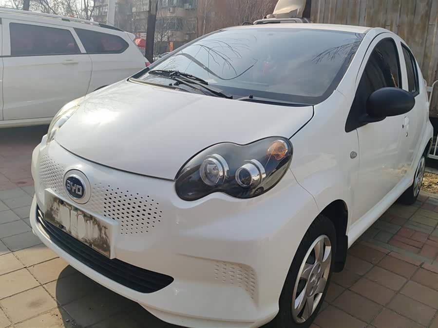 BYD e1 2020 car image #2
