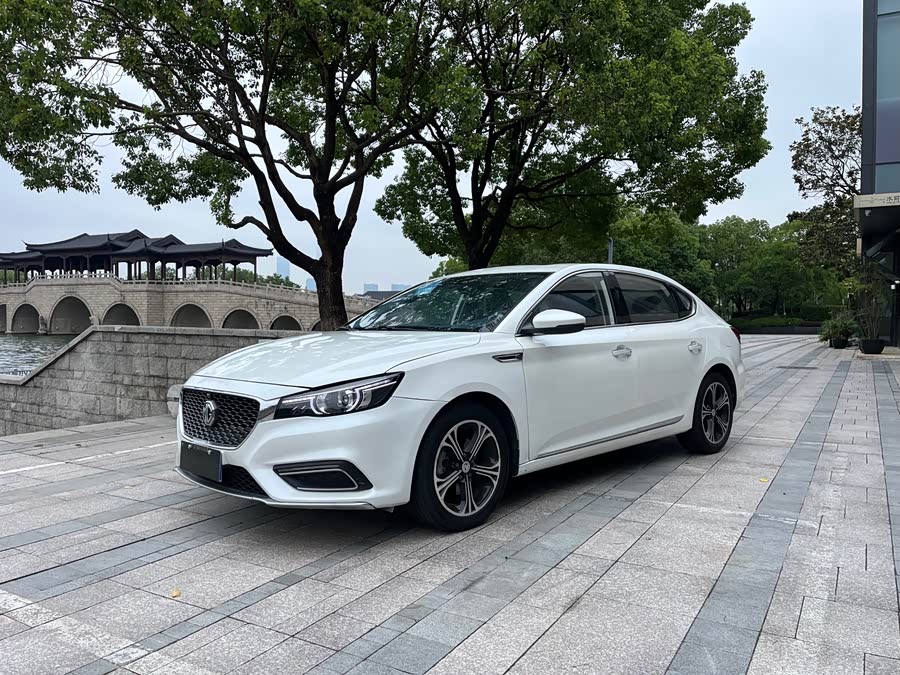 6 2018 car image #2