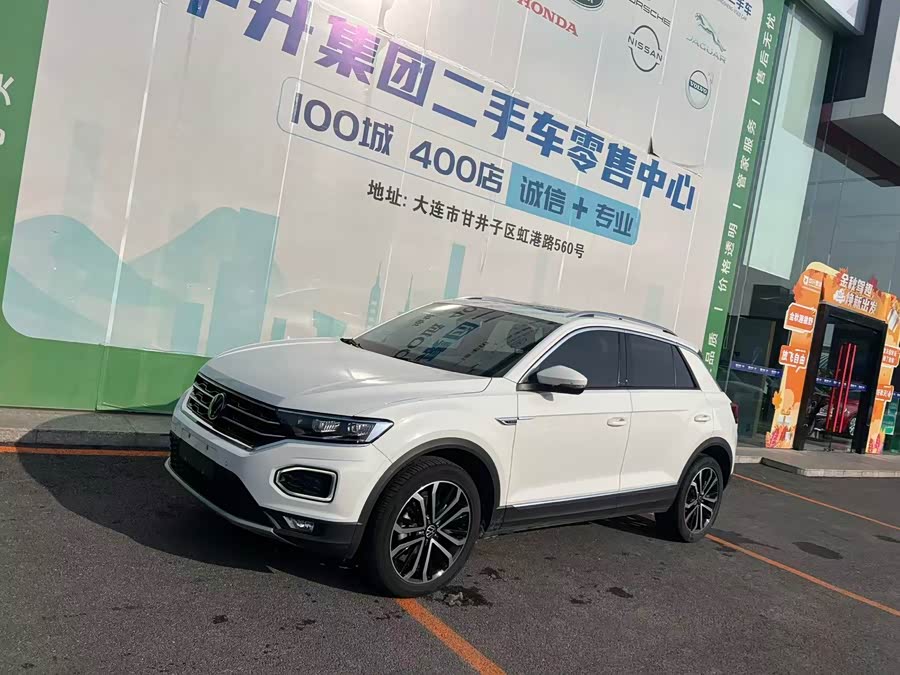 Volkswagen T-Roc 2023 car image #2