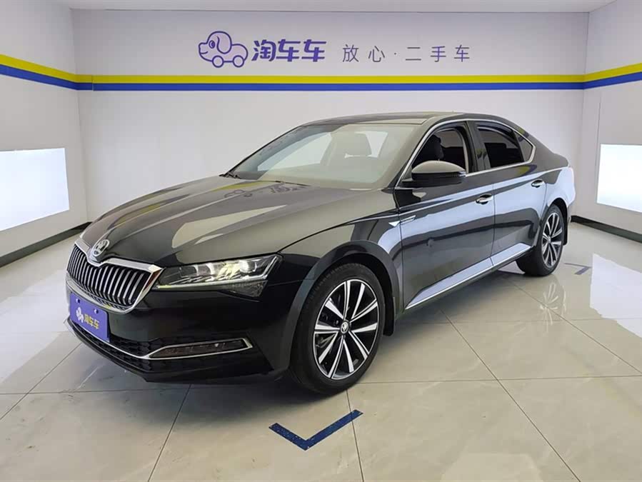 Skoda Superb 2024 car image #2