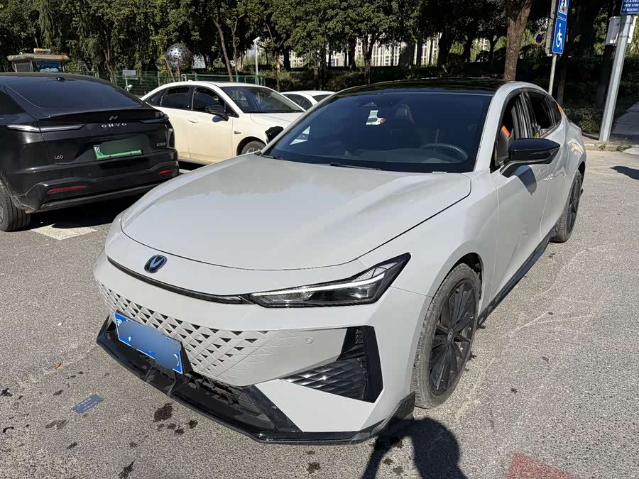 Changan UNI-V 2024 car image #2
