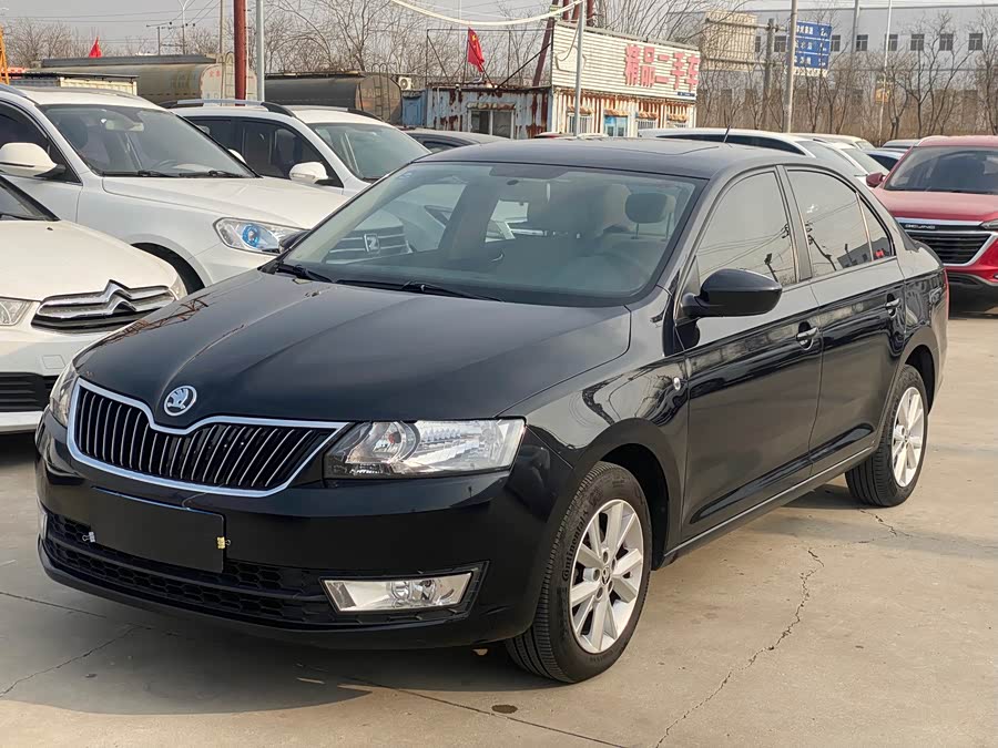 Skoda Rapid 2013 car image #2